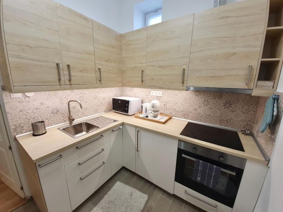 Andrea Apartman Miskolc Belvarosaban Ngoại thất bức ảnh