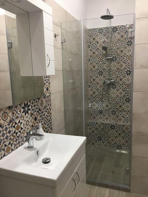 Andrea Apartman Miskolc Belvarosaban Ngoại thất bức ảnh